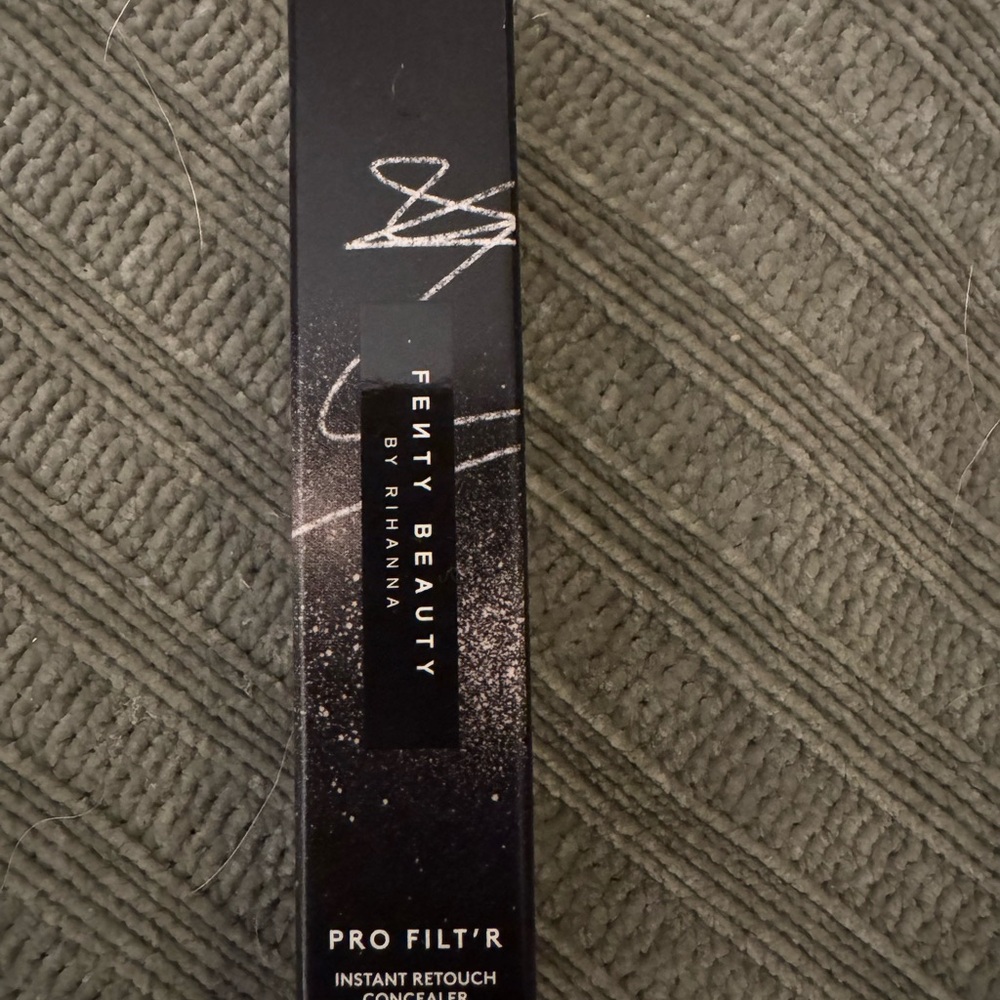 Fenty Beauty Pro Filt'r Instant Retouch concealer color 110